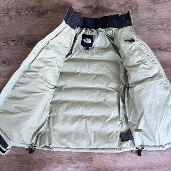 NWT The North Face Rasta Puffer Jacket M men’s - Picture 3 of 3